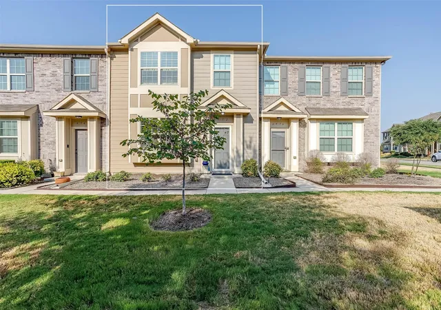 Townhouse for sale at 6972 Carrington Ln, Fort Worth, TX 76137 | MLS# 21196997
