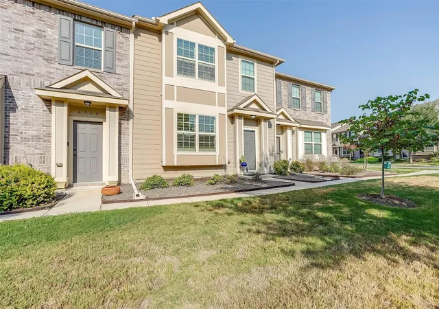 Photo 2 of Townhouse for sale at 6972 Carrington Ln, Fort Worth, TX 76137 | MLS# 21196997 | Listing updated on 2026-07-31