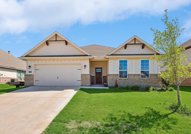 Photo 2 of Single family home for sale at 808 Feather Edge, Springtown, TX 76082 | MLS# 21197696 | Listing updated on 2026-10-04
