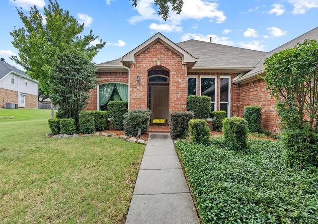 Photo 2 of Single family home for sale at 2009 Lake Fork Ct, Denton, TX 76210 | MLS# 21197892 | Listing updated on 2026-09-08