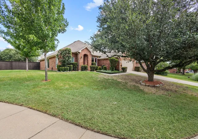 Photo 3 of Single family home for sale at 2009 Lake Fork Ct, Denton, TX 76210 | MLS# 21197892 | Listing updated on 2026-09-08