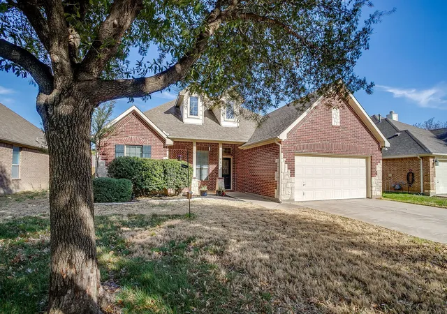Photo 2 of Sale Pending at 912 Robbins Wy, Saginaw, TX 76179 | MLS# 21177273 | Listing updated on 2026-07-29