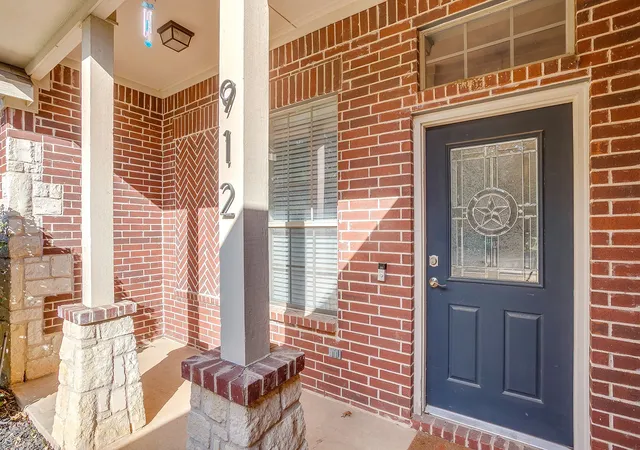 Photo 3 of Sale Pending at 912 Robbins Wy, Saginaw, TX 76179 | MLS# 21177273 | Listing updated on 2026-07-29