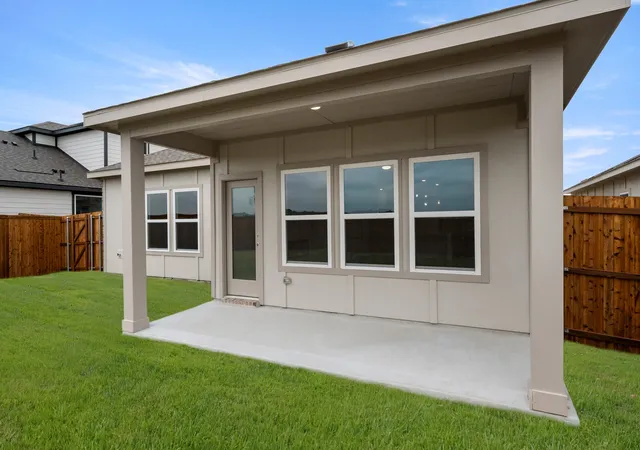 Photo 4 of Sale Pending at 308 Sequoia Ln, Denton, TX 76210 | MLS# 21198387 | Listing updated on 2026-07-29