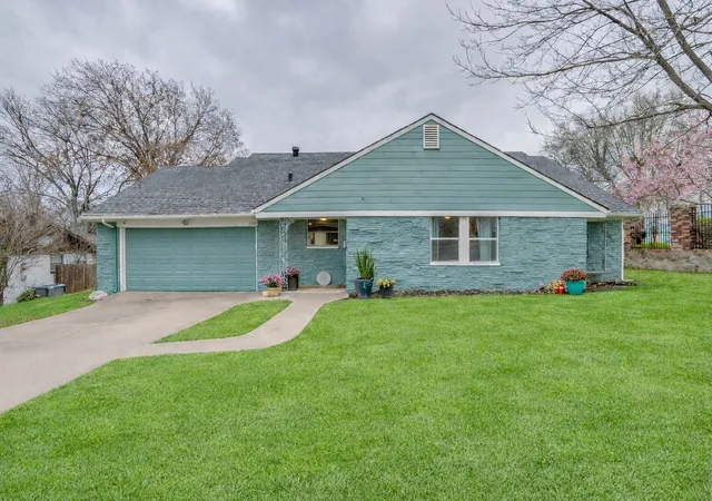Photo 2 of Single family home for sale at 5305 Morley Ave, Fort Worth, TX 76133 | MLS# 21197613 | Listing updated on 2026-09-14