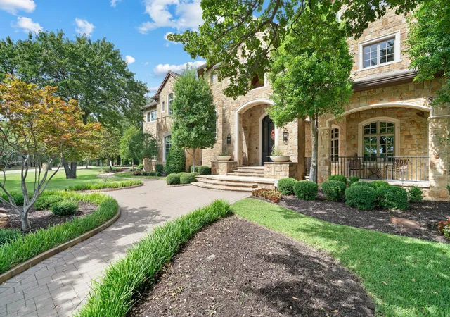 Photo 3 of Mansion for sale at 1908 Point De Vue Dr, Flower Mound, TX 75022 | MLS# 21198717 | Listing updated on 2026-07-29