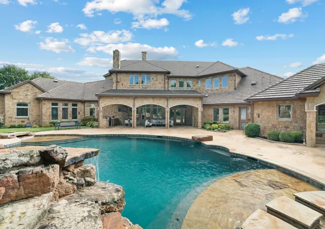 Photo 3 of Single family home for sale at 1908 Point De Vue Dr, Flower Mound, TX 75022 | MLS# 21198717 | Listing updated on 2026-07-29