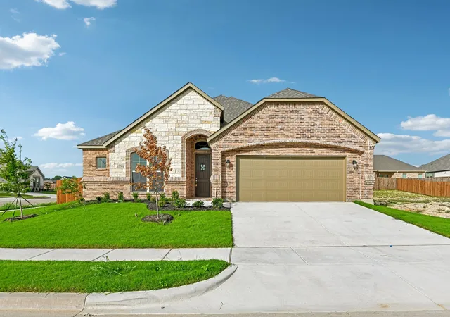 Single family home for sale at 701 Broken Bow Ln, Cleburne, TX 76033 | MLS# 21198239