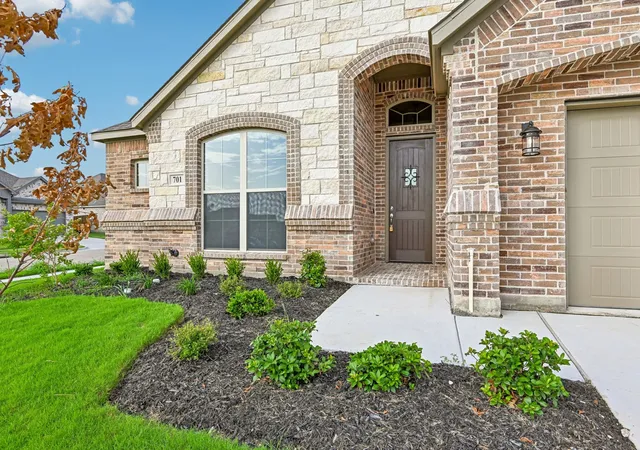 Photo 3 of Single family home for sale at 701 Broken Bow Ln, Cleburne, TX 76033 | MLS# 21198239 | Listing updated on 2026-09-09