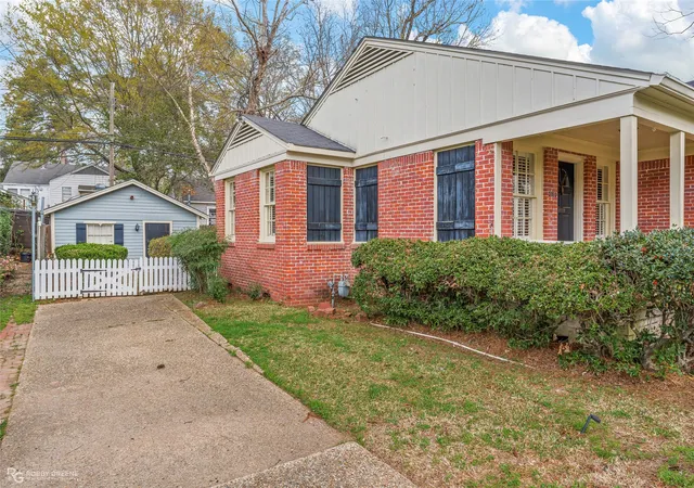 Photo 3 of Single family home for sale at 3810 Creswell Ave, Shreveport, LA 71106 | MLS# 21197455 | Listing updated on 2026-09-12