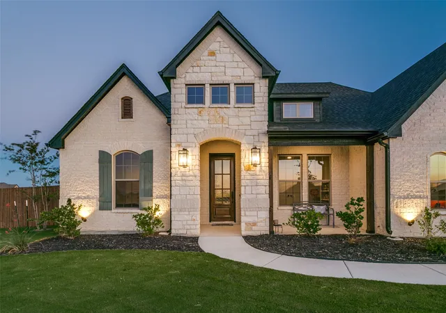 Photo 2 of Single family home for sale at 101 Grey Wolf Ct, Godley, TX 76044 | MLS# 21198500 | Listing updated on 2026-10-07