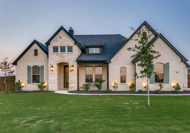 Photo 3 of Single family home for sale at 101 Grey Wolf Ct, Godley, TX 76044 | MLS# 21198500 | Listing updated on 2026-10-07