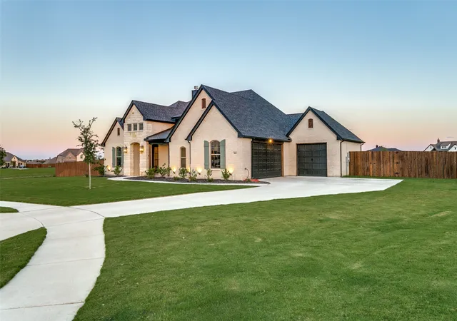 Photo 4 of Single family home for sale at 101 Grey Wolf Ct, Godley, TX 76044 | MLS# 21198500 | Listing updated on 2026-10-07
