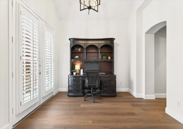 Photo 4 of Sale Pending at 6976 Valley Brook Dr, Frisco, TX 75035 | MLS# 21198771 | Listing updated on 2026-09-11
