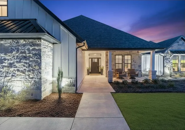Photo 3 of Sale Pending at 4319 County Road 2617, Caddo Mills, TX 75135 | MLS# 21196000 | Listing updated on 2026-10-03