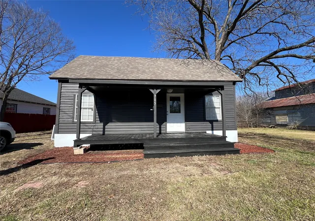 Photo 1 of Sale Pending at 705 E 1st North St, Kaufman, TX 75142 | MLS# 21199840 | Listing updated on 2026-07-31