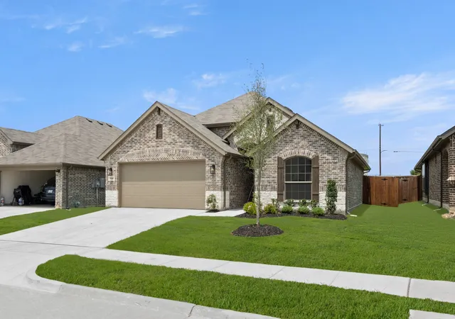 Photo 2 of Single family home for sale at 806 Misty Ln, Cleburne, TX 76033 | MLS# 21199870 | Listing updated on 2026-09-11