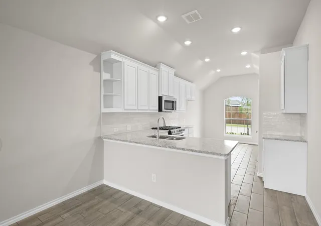 Photo 3 of Single family home for sale at 806 Misty Ln, Cleburne, TX 76033 | MLS# 21199870 | Listing updated on 2026-09-11