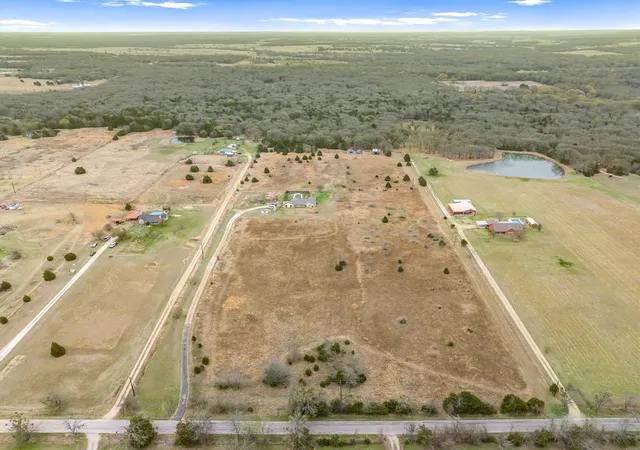 Photo 3 of Single family home for sale at 14709 County Road 4015, Mabank, TX 75147 | MLS# 21196758 | Listing updated on 2026-09-02