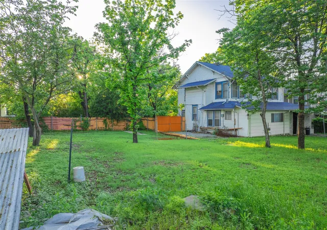 Photo 4 of Land for sale at 820 Elsbeth St, Dallas, TX 75208 | MLS# 21198618 | Listing updated on 2026-07-31