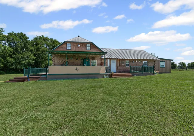 Photo 3 of House for sale at 901 County Road 3925, Wolfe City, TX 75496 | MLS# 21200209 | Listing updated on 2026-09-11