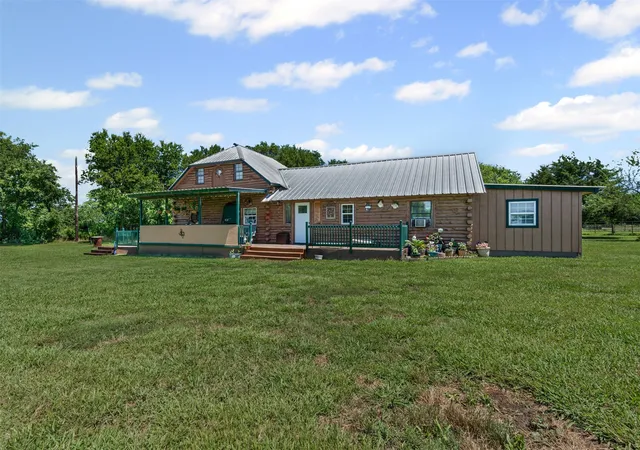 Photo 4 of House for sale at 901 County Road 3925, Wolfe City, TX 75496 | MLS# 21200209 | Listing updated on 2026-09-11