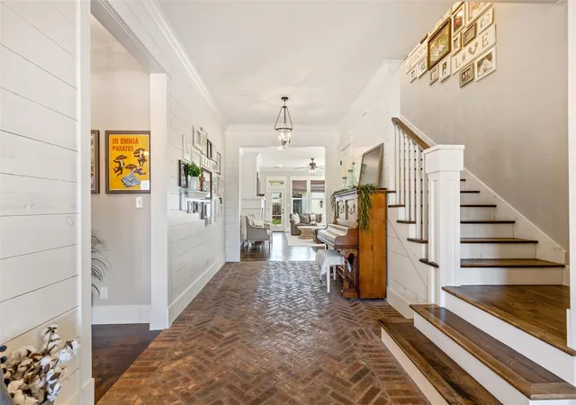 Photo 3 of Single family home for sale at 1109 E Oakdale Rd, Irving, TX 75060 | MLS# 21191236 | Listing updated on 2026-08-01