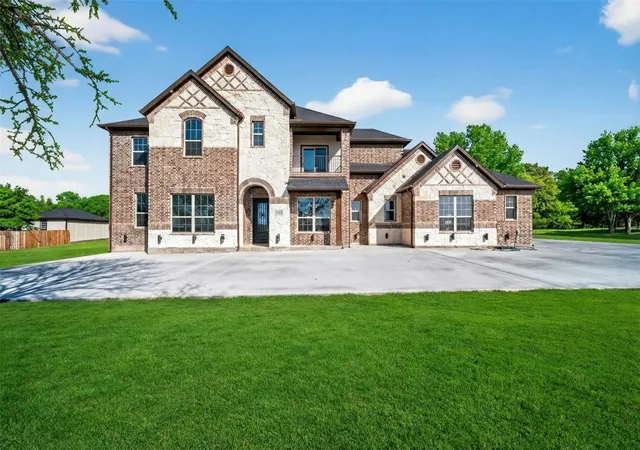 Photo 1 of Single family home for sale at 1530 S Houston School Rd, Lancaster, TX 75146 | MLS# 21198889 | Listing updated on 2026-09-13