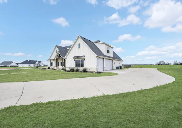 Photo 3 of Single family home for sale at 4929 Caddo Crossing Dr, Caddo Mills, TX 75135 | MLS# 21200778 | Listing updated on 2026-09-13