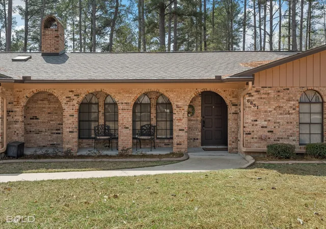 Photo 2 of Single family home for sale at 6831 North Park Ln, Shreveport, LA 71107 | MLS# 21196677 | Listing updated on 2026-09-08
