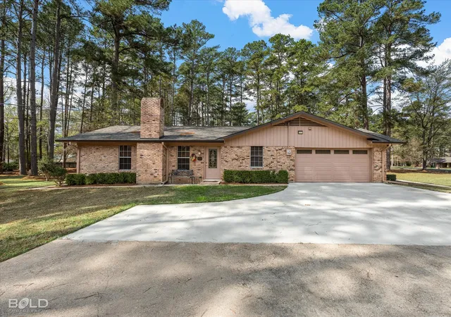 Photo 3 of Single family home for sale at 6831 North Park Ln, Shreveport, LA 71107 | MLS# 21196677 | Listing updated on 2026-09-08