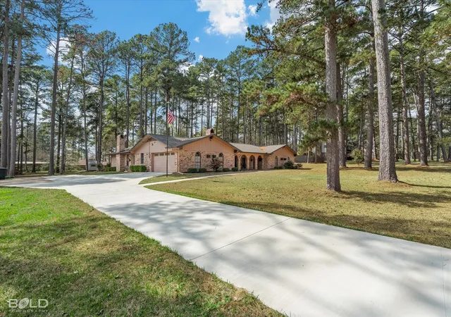 Photo 4 of Single family home for sale at 6831 North Park Ln, Shreveport, LA 71107 | MLS# 21196677 | Listing updated on 2026-09-08