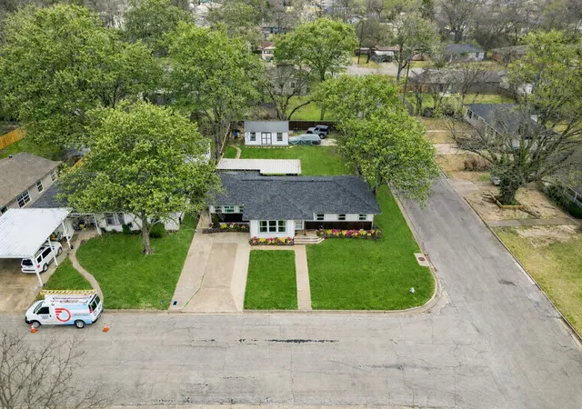 Photo 2 of Single family home for sale at 1401 N Highland Ave, Sherman, TX 75092 | MLS# 21200688 | Listing updated on 2026-09-12