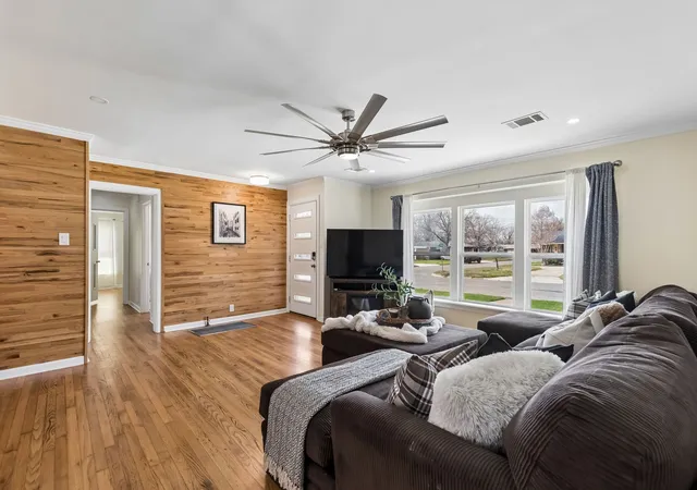 Photo 3 of Single family home for sale at 1401 N Highland Ave, Sherman, TX 75092 | MLS# 21200688 | Listing updated on 2026-09-12
