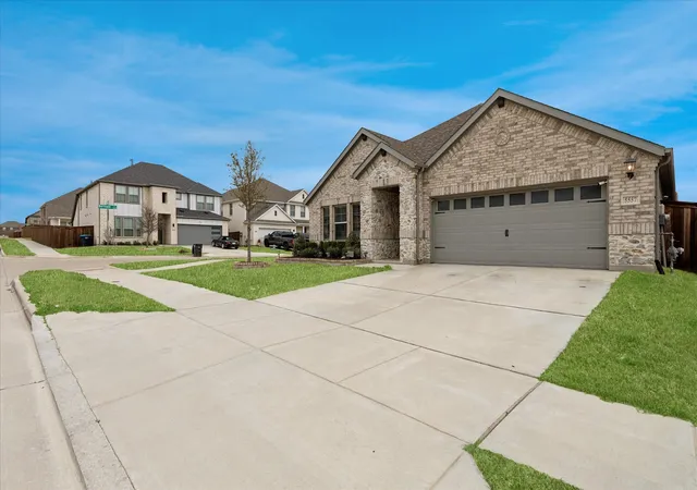 Photo 3 of Single family home for sale at 5557 Castle Peak Bnd, Fort Worth, TX 76126 | MLS# 21197479 | Listing updated on 2026-09-14