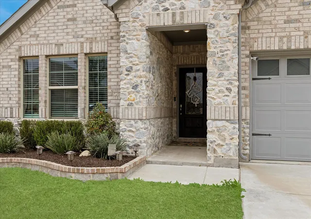 Photo 3 of Single family home for sale at 5557 Castle Peak Bnd, Fort Worth, TX 76126 | MLS# 21197479 | Listing updated on 2026-09-14