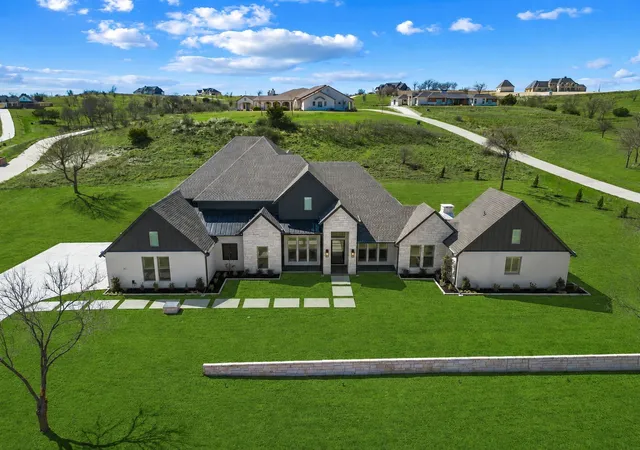 Photo 2 of Mansion for sale at 3035 Winding Creek Trl, Aledo, TX 76008 | MLS# 21198241 | Listing updated on 2026-09-08