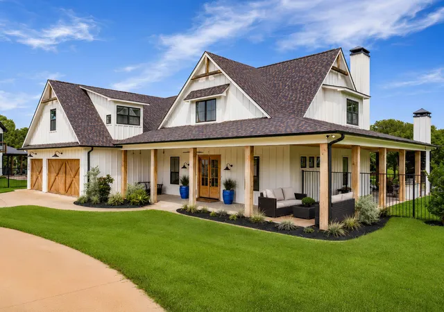 Photo 2 of Single family home for sale at 205 Oak Creek Dr, Tool, TX 75143 | MLS# 21195224 | Listing updated on 2026-08-01