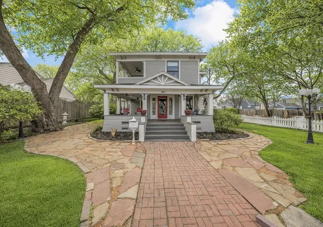 Photo 1 of Sale Pending at 811 N Church St, Mc Kinney, TX 75069 | MLS# 21195227 | Listing updated on 2026-09-10