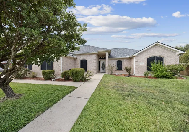 Photo 1 of Sale Pending at 1203 Hummingbird Rd, Killeen, TX 76542 | MLS# 21200812 | Listing updated on 2026-07-29