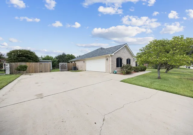 Photo 3 of Sale Pending at 1203 Hummingbird Rd, Killeen, TX 76542 | MLS# 21200812 | Listing updated on 2026-07-29