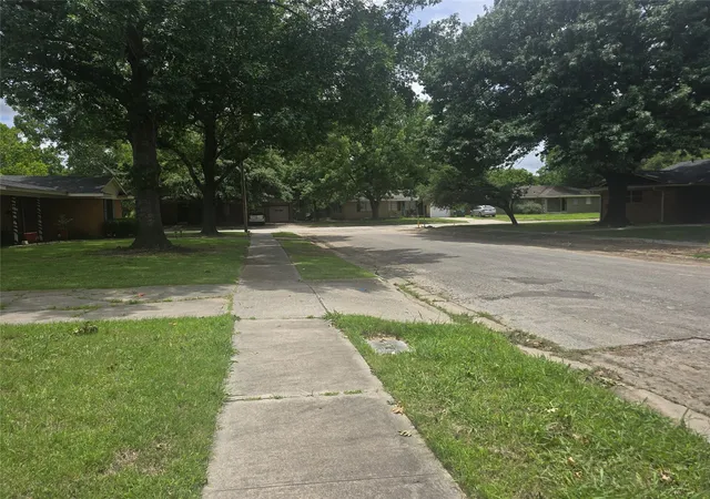 Photo 17 of Single family home for sale at 506 Meadow Dr, Gainesville, TX 76240 | MLS# 21193787 | Listing updated on 2026-10-07