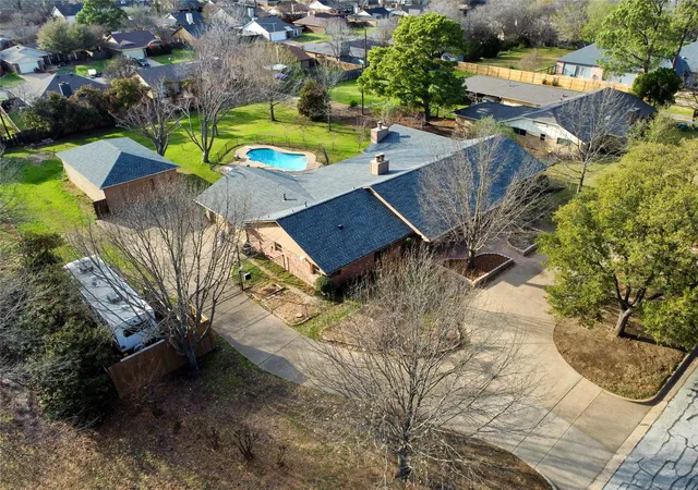 Photo 1 of Single family home for sale at 6208 Windsong Dr, Arlington, TX 76001 | MLS# 21201462 | Listing updated on 2026-09-09