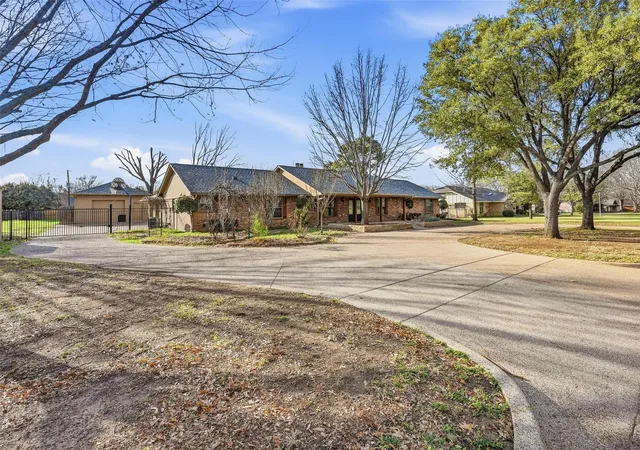 Photo 3 of Single family home for sale at 6208 Windsong Dr, Arlington, TX 76001 | MLS# 21201462 | Listing updated on 2026-09-09
