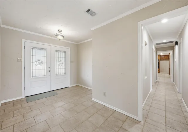 Photo 4 of Single family home for sale at 6208 Windsong Dr, Arlington, TX 76001 | MLS# 21201462 | Listing updated on 2026-09-09