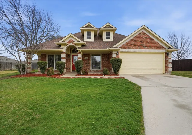 Photo 2 of Sale Pending at 500 Surry Ct, Saginaw, TX 76179 | MLS# 21201476 | Listing updated on 2026-10-03