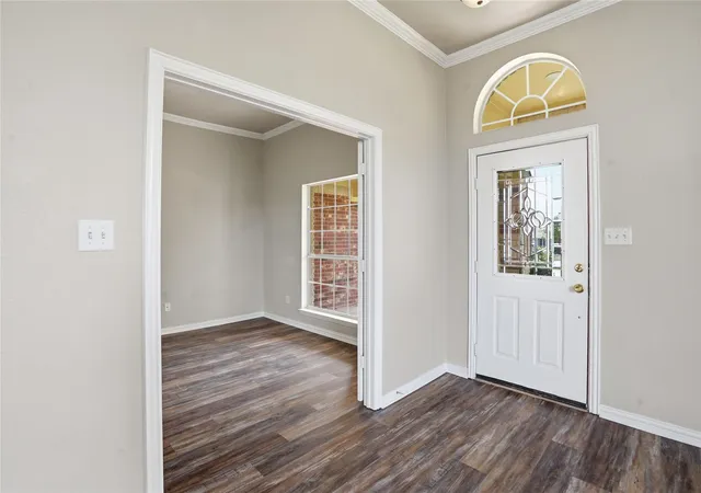 Photo 3 of Sale Pending at 500 Surry Ct, Saginaw, TX 76179 | MLS# 21201476 | Listing updated on 2026-10-03