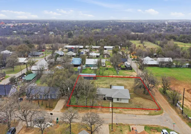 Photo 1 of Land for sale at 609 E Broadway St, Stephenville, TX 76401 | MLS# 21200397 | Listing updated on 2026-09-10