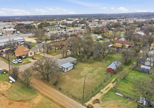 Photo 4 of Land for sale at 609 E Broadway St, Stephenville, TX 76401 | MLS# 21200397 | Listing updated on 2026-09-10