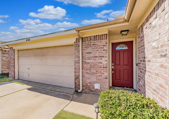 Photo 3 of Single family home for sale at 6501 Riverwater Trl, Fort Worth, TX 76179 | MLS# 21201837 | Listing updated on 2026-09-17